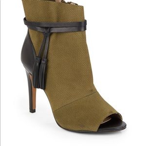 French Connection
Quinby Leather Peep-Toe Booties